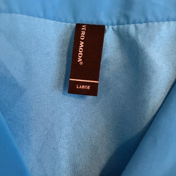 Vibrant blue and blocked colour dress with waist tie and v-neck. - Picture 4 of 4